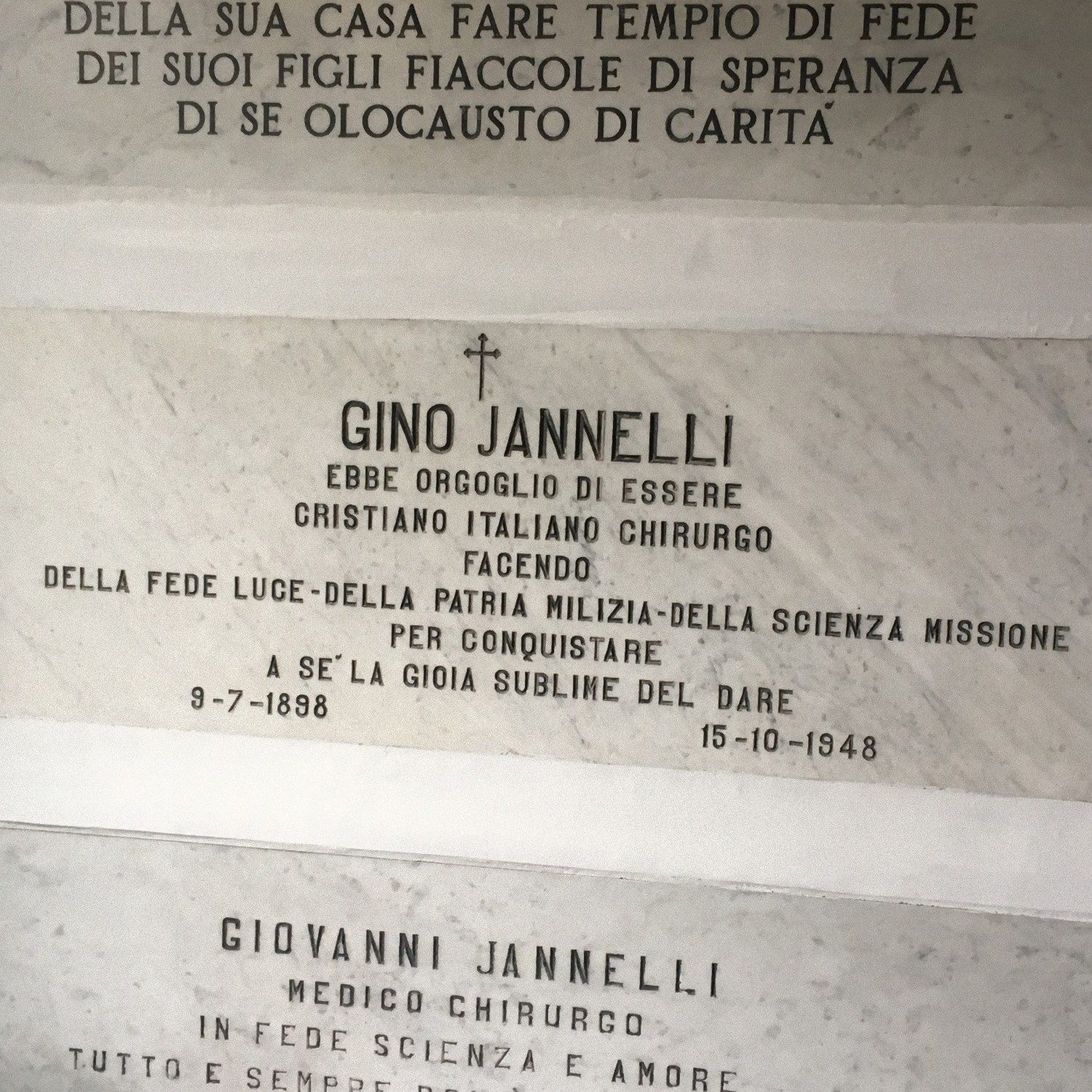 Gino%20Iannelli%27s%20tomb%2C%20Cetraro-03.JPG